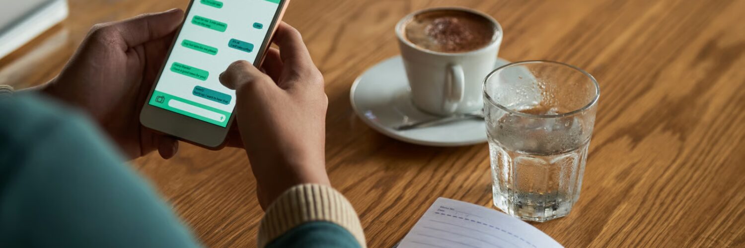 La WhatsApp Automation è l’insieme di strumenti e tecnologie che consentono di gestire automaticamente le conversazioni su WhatsApp, senza la necessità di intervento umano in ogni fase.