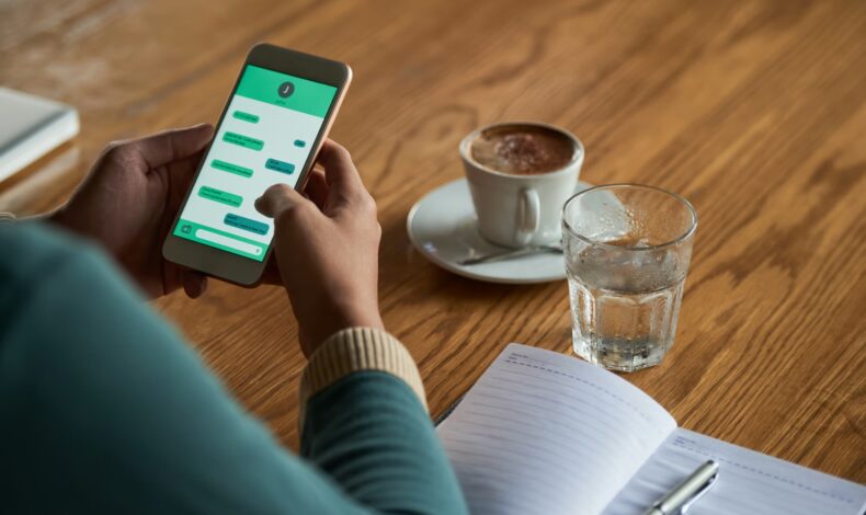 La WhatsApp Automation è l’insieme di strumenti e tecnologie che consentono di gestire automaticamente le conversazioni su WhatsApp, senza la necessità di intervento umano in ogni fase.